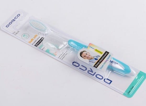 Dorco Soft Silk Brush With Cap